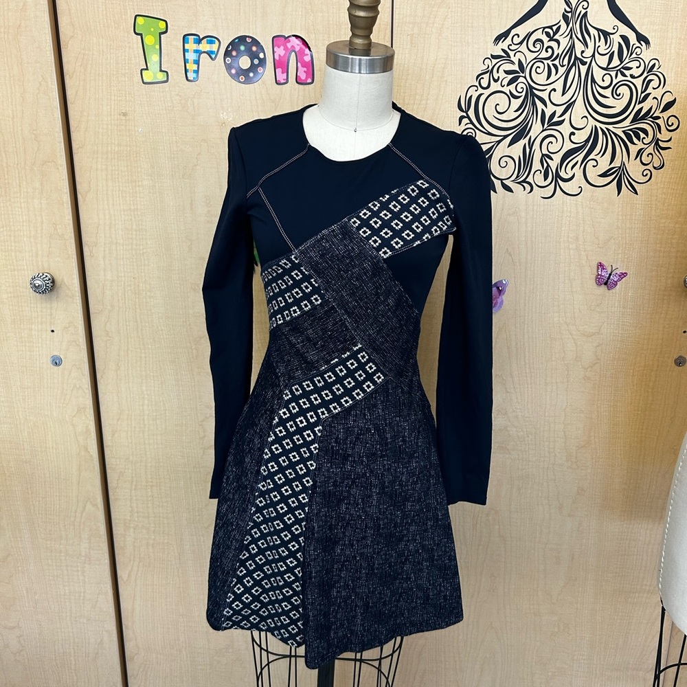 BCBGMaxAzria Navy and White Geometric Long Sleeve Dress